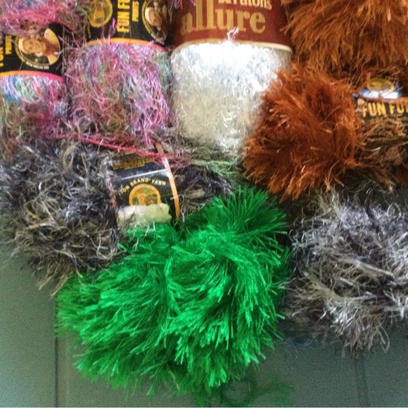 Fun fur. 8 skeins. Variety of colors. - Picture 3 of 3